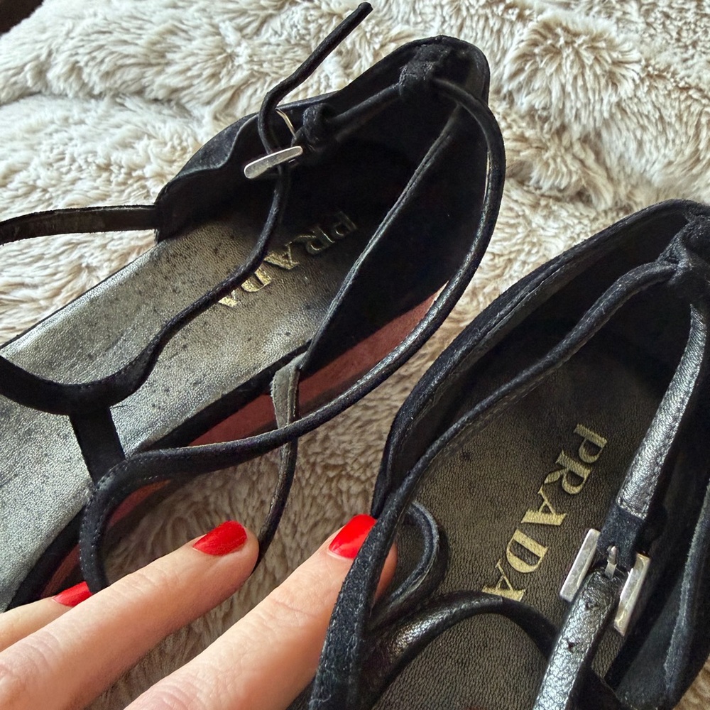 Elegant Black and Pink Strappy Sandals - Picture 3 of 8
